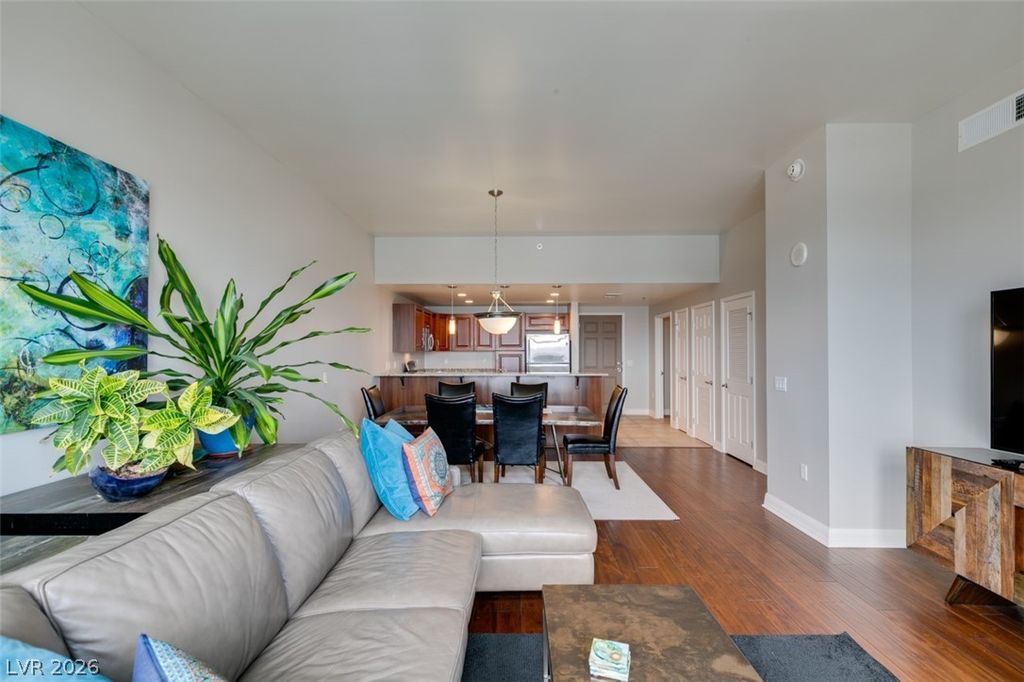 Image 14 of property listing at 150 Las Vegas Boulevard 2115, Las Vegas, NV 89101