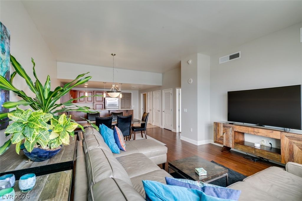 Image 15 of property listing at 150 Las Vegas Boulevard 2115, Las Vegas, NV 89101