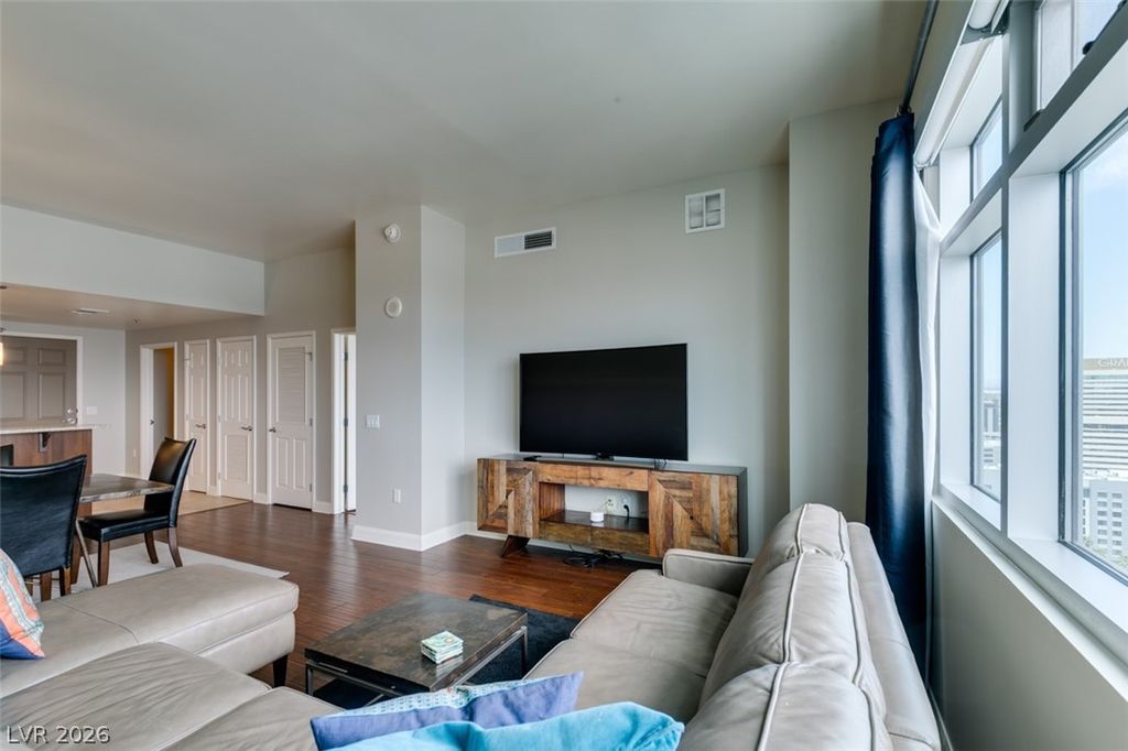 Image 16 of property listing at 150 Las Vegas Boulevard 2115, Las Vegas, NV 89101