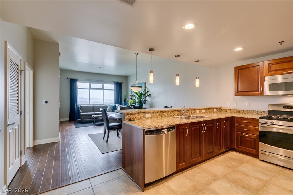 Image 2 of property listing at 150 Las Vegas Boulevard 2115, Las Vegas, NV 89101