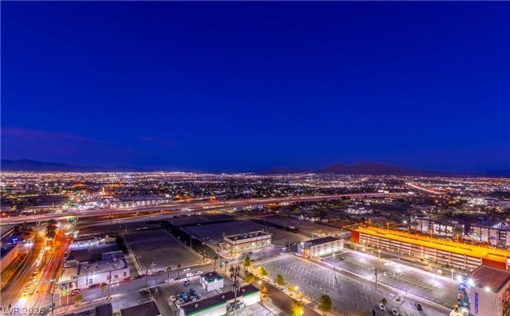 Image 40 of property listing at 150 Las Vegas Boulevard 2115, Las Vegas, NV 89101