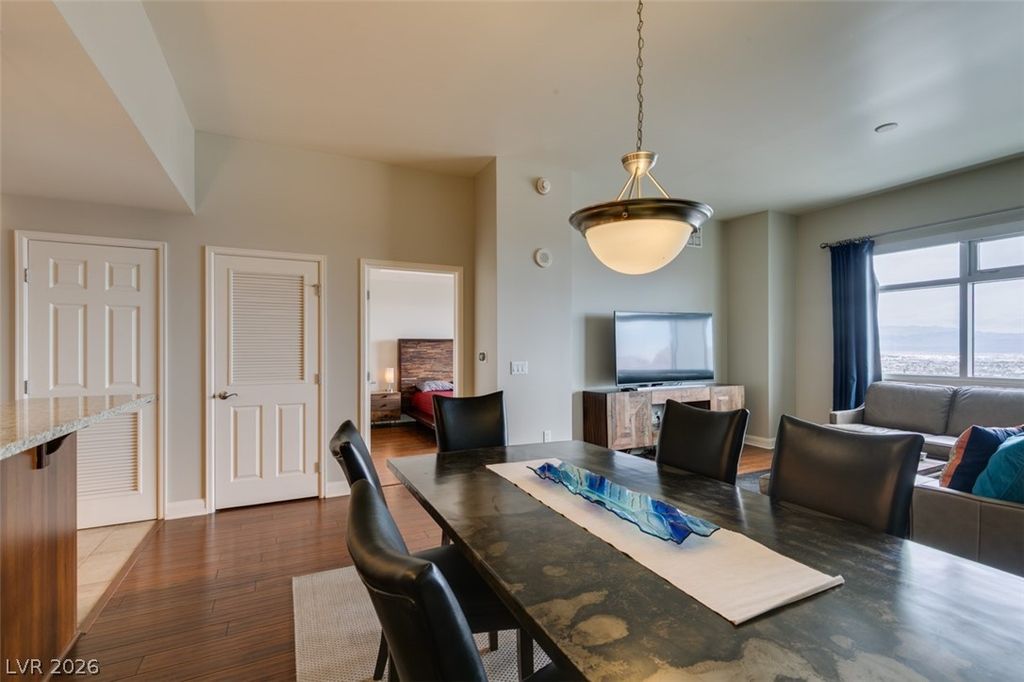 Image 6 of property listing at 150 Las Vegas Boulevard 2115, Las Vegas, NV 89101