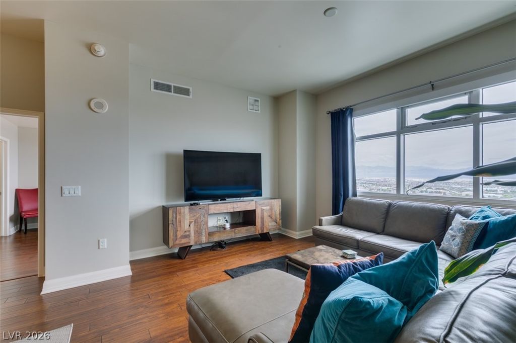 Image 7 of property listing at 150 Las Vegas Boulevard 2115, Las Vegas, NV 89101