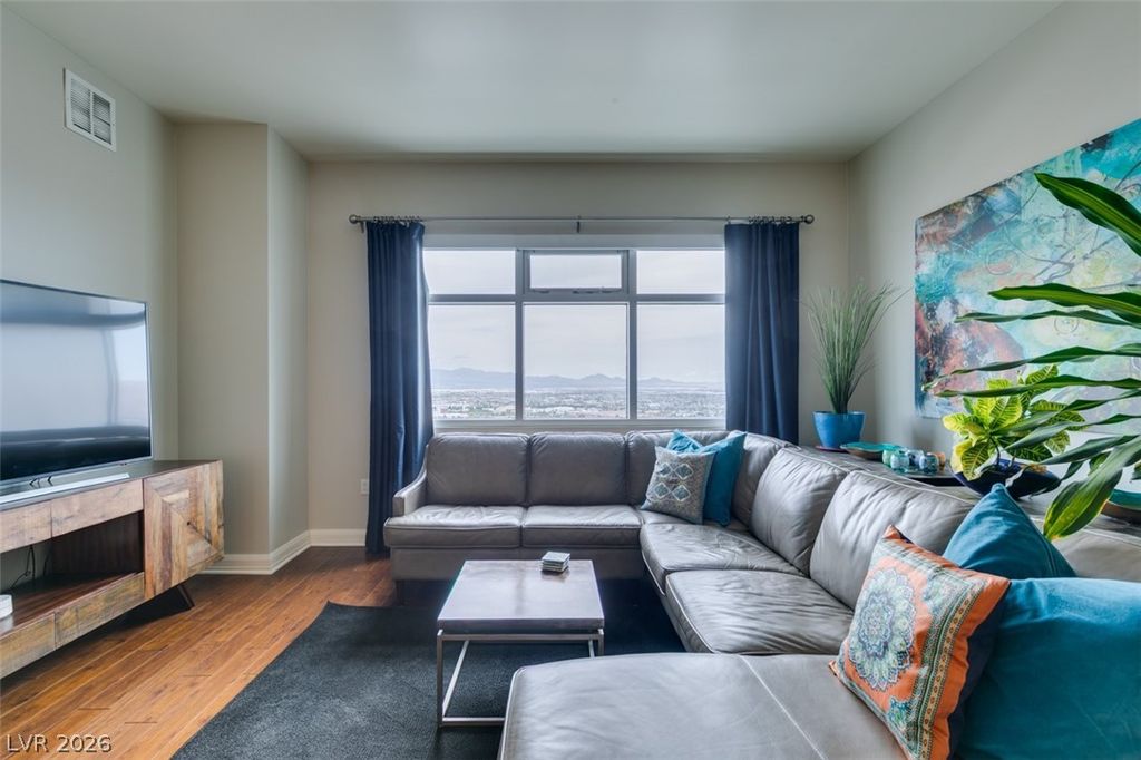 Image 9 of property listing at 150 Las Vegas Boulevard 2115, Las Vegas, NV 89101
