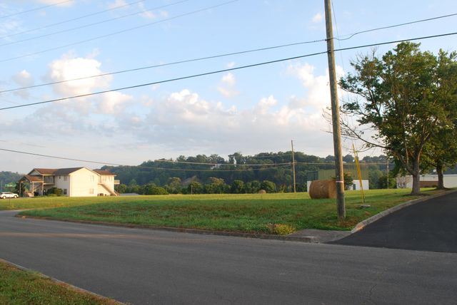 72 Business Center Circle, Sevierville, TN 37876
