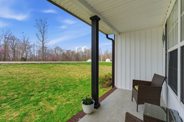 3080 Bowker Rd, Charlotte, TN 37036