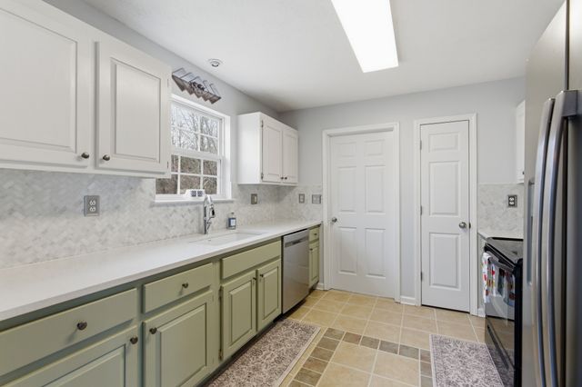 3080 Bowker Rd, Charlotte, TN 37036