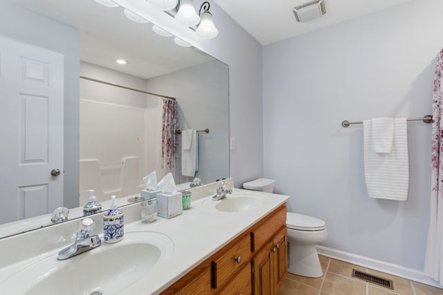 3080 Bowker Rd, Charlotte, TN 37036