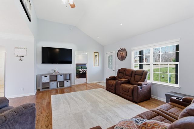 3080 Bowker Rd, Charlotte, TN 37036