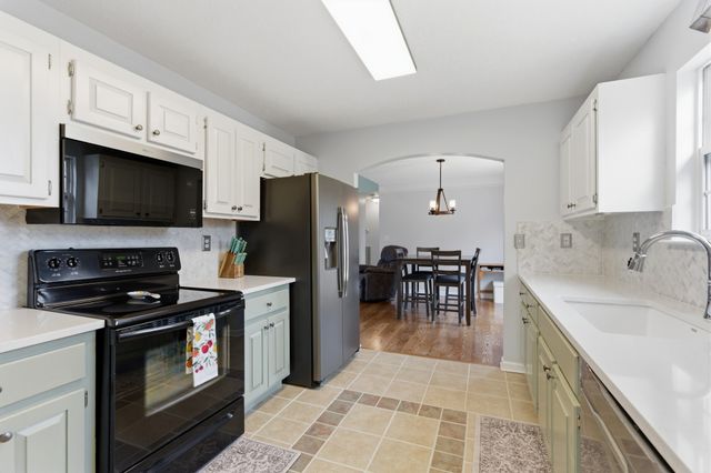 3080 Bowker Rd, Charlotte, TN 37036