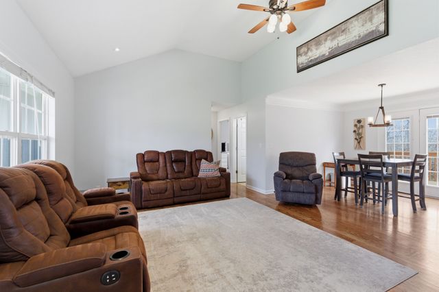 3080 Bowker Rd, Charlotte, TN 37036