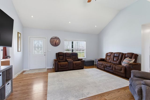 3080 Bowker Rd, Charlotte, TN 37036