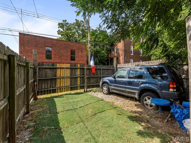 1014 Geyer Avenue, St Louis, MO 63104