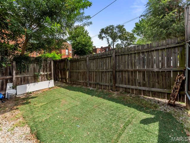 1014 Geyer Avenue, St Louis, MO 63104