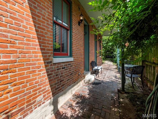 1014 Geyer Avenue, St Louis, MO 63104