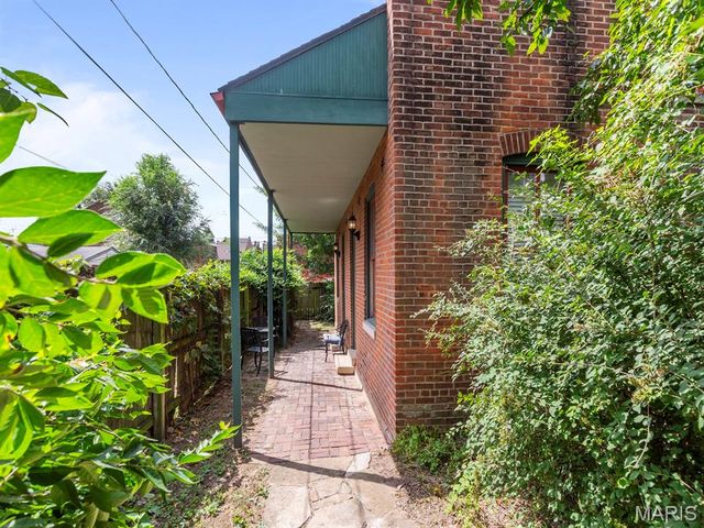 1014 Geyer Avenue, St Louis, MO 63104