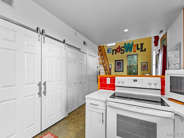 1014 Geyer Avenue, St Louis, MO 63104