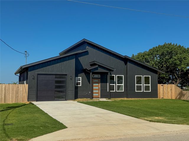 501 N Cleburne Whitney Road, Rio Vista, TX 76093