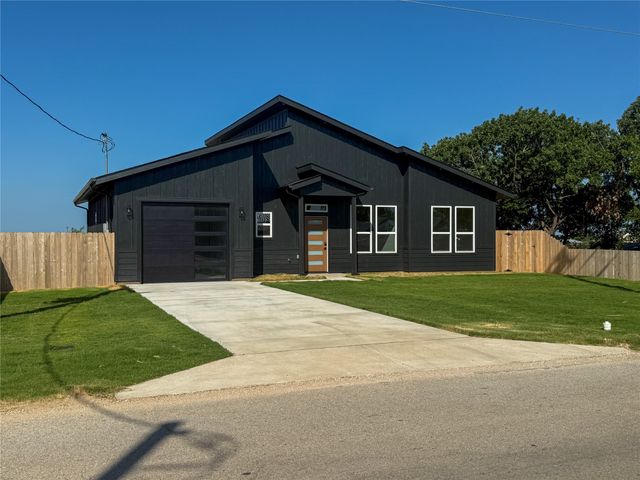 501 N Cleburne Whitney Road, Rio Vista, TX 76093