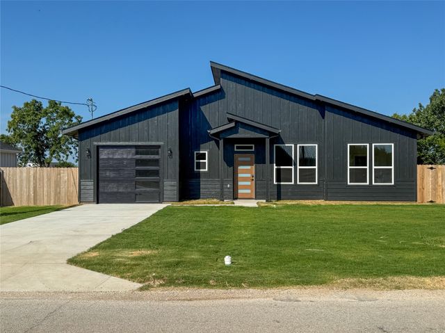 501 N Cleburne Whitney Road, Rio Vista, TX 76093