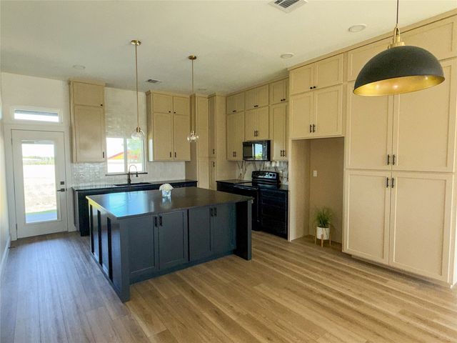 501 N Cleburne Whitney Road, Rio Vista, TX 76093