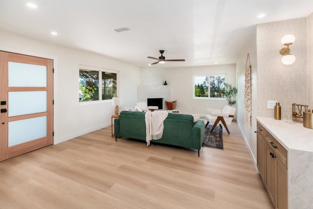 Image 3 of property listing at 2430 Sunflower, Vista, CA 92083