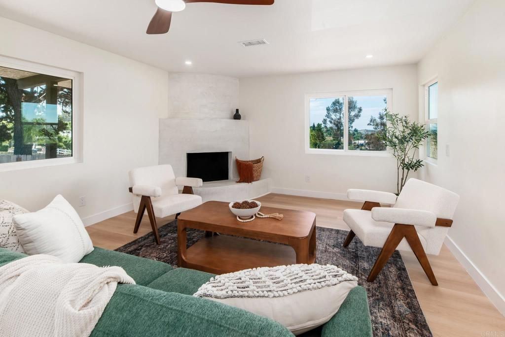 Image 4 of property listing at 2430 Sunflower, Vista, CA 92083