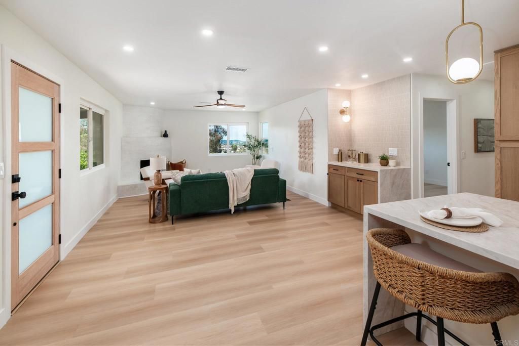 Image 5 of property listing at 2430 Sunflower, Vista, CA 92083