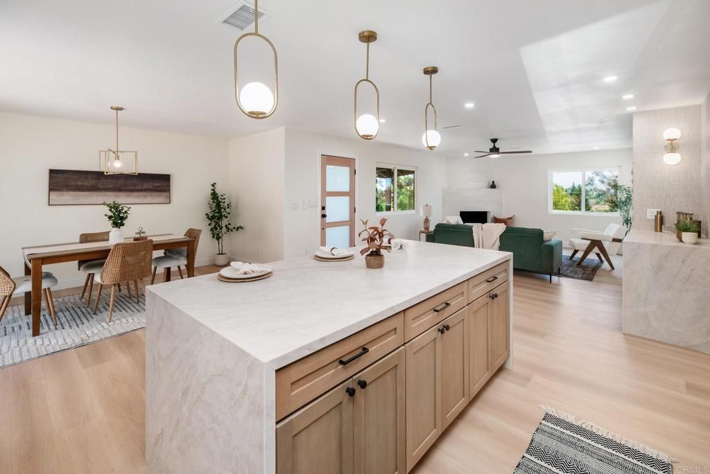 Image 9 of property listing at 2430 Sunflower, Vista, CA 92083