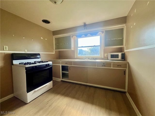 1454 Spring Avenue NE, Canton, OH 44714