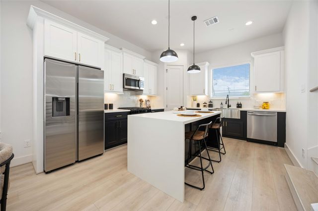 7805 Amelia Road B, Houston, TX 77055