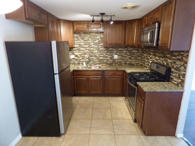 1321 Yarmouth Court, Schaumburg, IL 60193