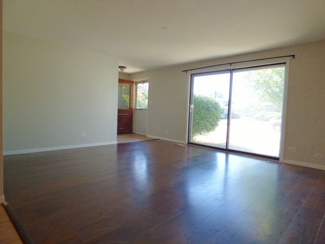 1321 Yarmouth Court, Schaumburg, IL 60193