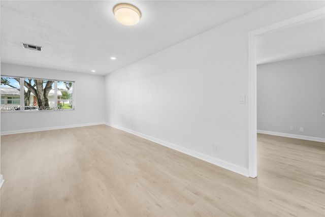 1131 NW 90th Way, Plantation, FL 33322