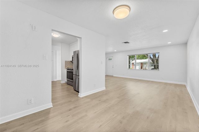 1131 NW 90th Way, Plantation, FL 33322