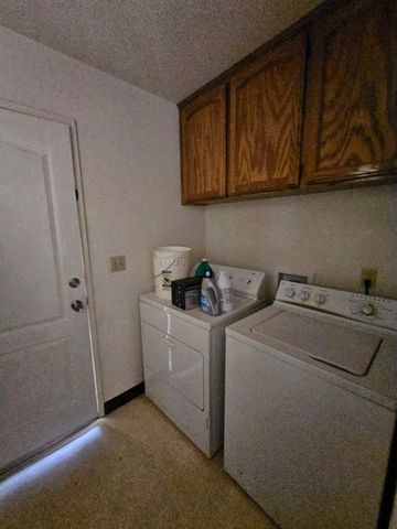 2237 Jon Dr, Fresno, CA 93720