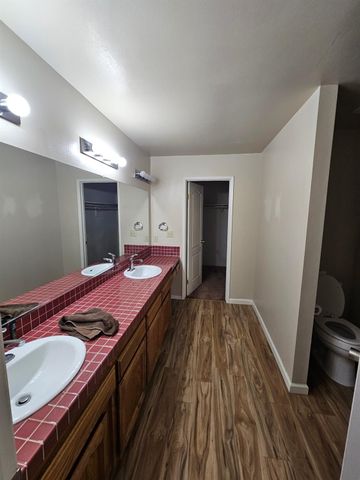 2237 Jon Dr, Fresno, CA 93720