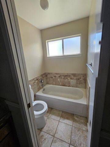 2237 Jon Dr, Fresno, CA 93720