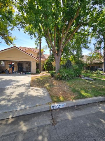 2237 Jon Dr, Fresno, CA 93720