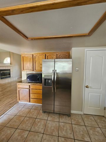 2237 Jon Dr, Fresno, CA 93720
