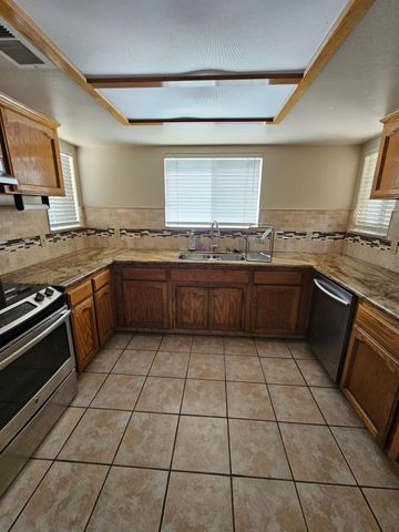 2237 Jon Dr, Fresno, CA 93720