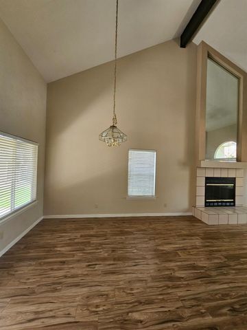 2237 Jon Dr, Fresno, CA 93720