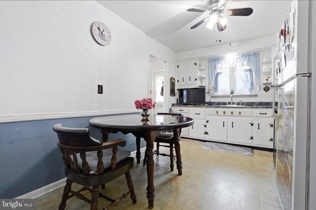 327 NETHERINGTON DR, Broomall, PA 19008