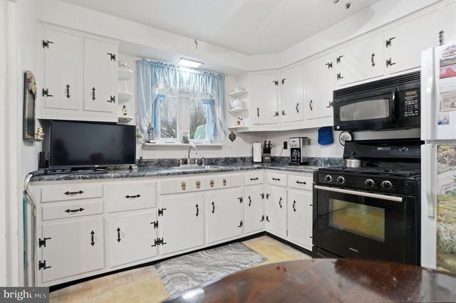 327 NETHERINGTON DR, Broomall, PA 19008