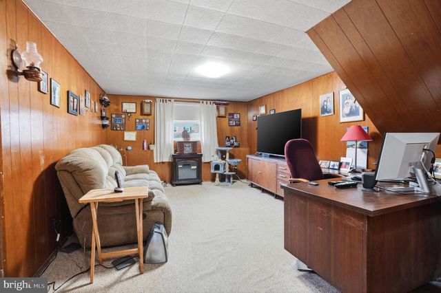 327 NETHERINGTON DR, Broomall, PA 19008