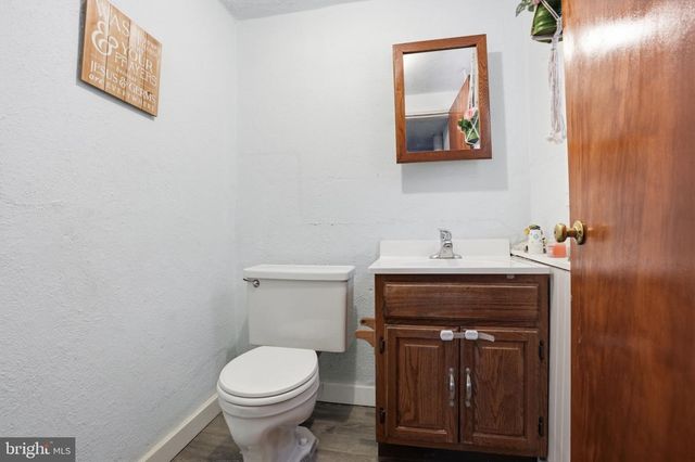 327 NETHERINGTON DR, Broomall, PA 19008