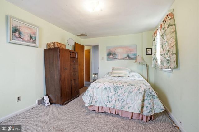 327 NETHERINGTON DR, Broomall, PA 19008