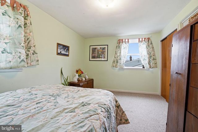 327 NETHERINGTON DR, Broomall, PA 19008