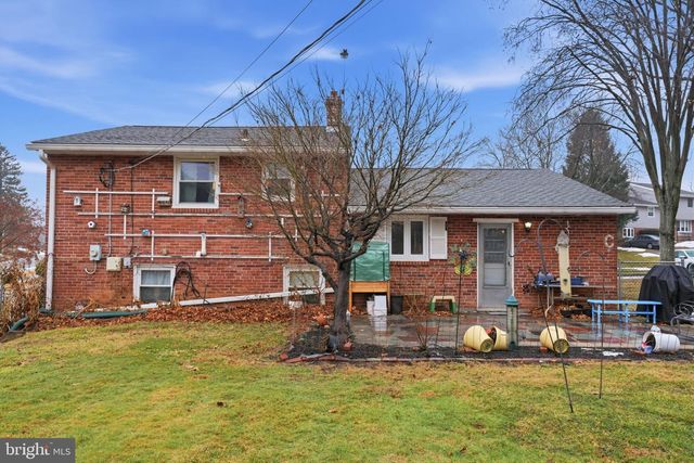 327 NETHERINGTON DR, Broomall, PA 19008