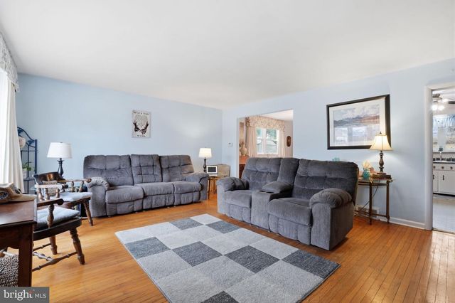 327 NETHERINGTON DR, Broomall, PA 19008